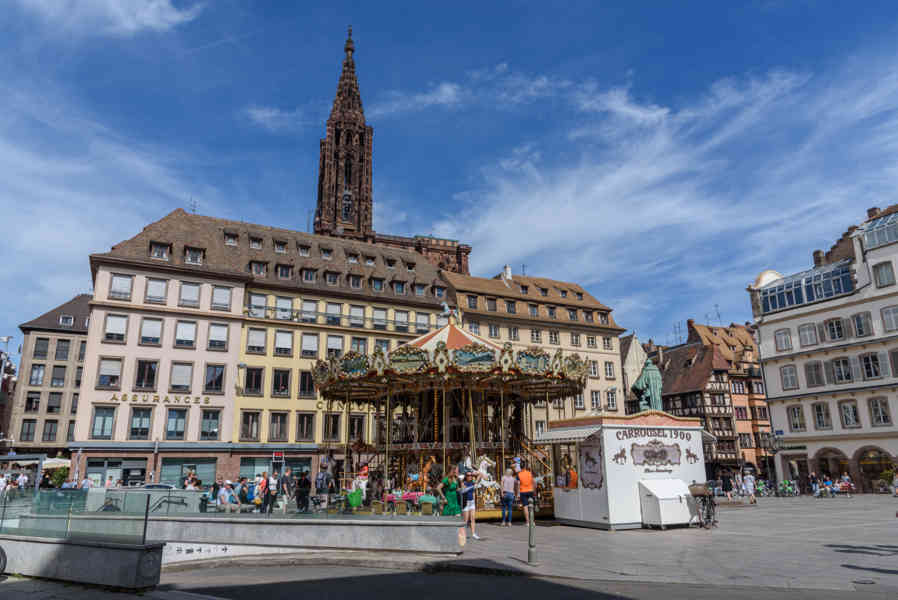 Francia - Alsacia 093 - Estrasburgo - plaza Gutenberg.jpg